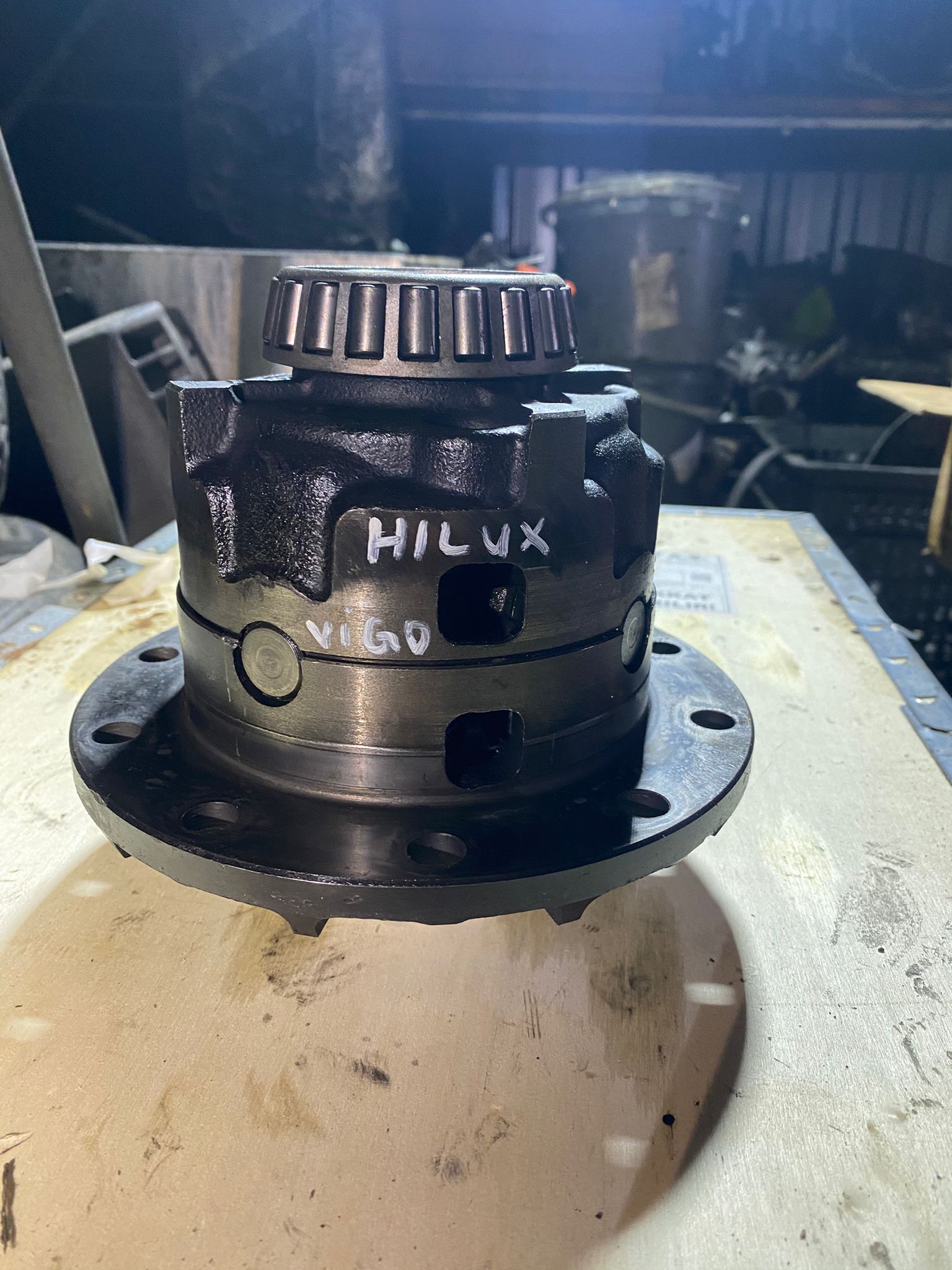 TOYOTA HİLUX ARKA İSTAVROZ KUTUSU KİLİTLİ KUTU