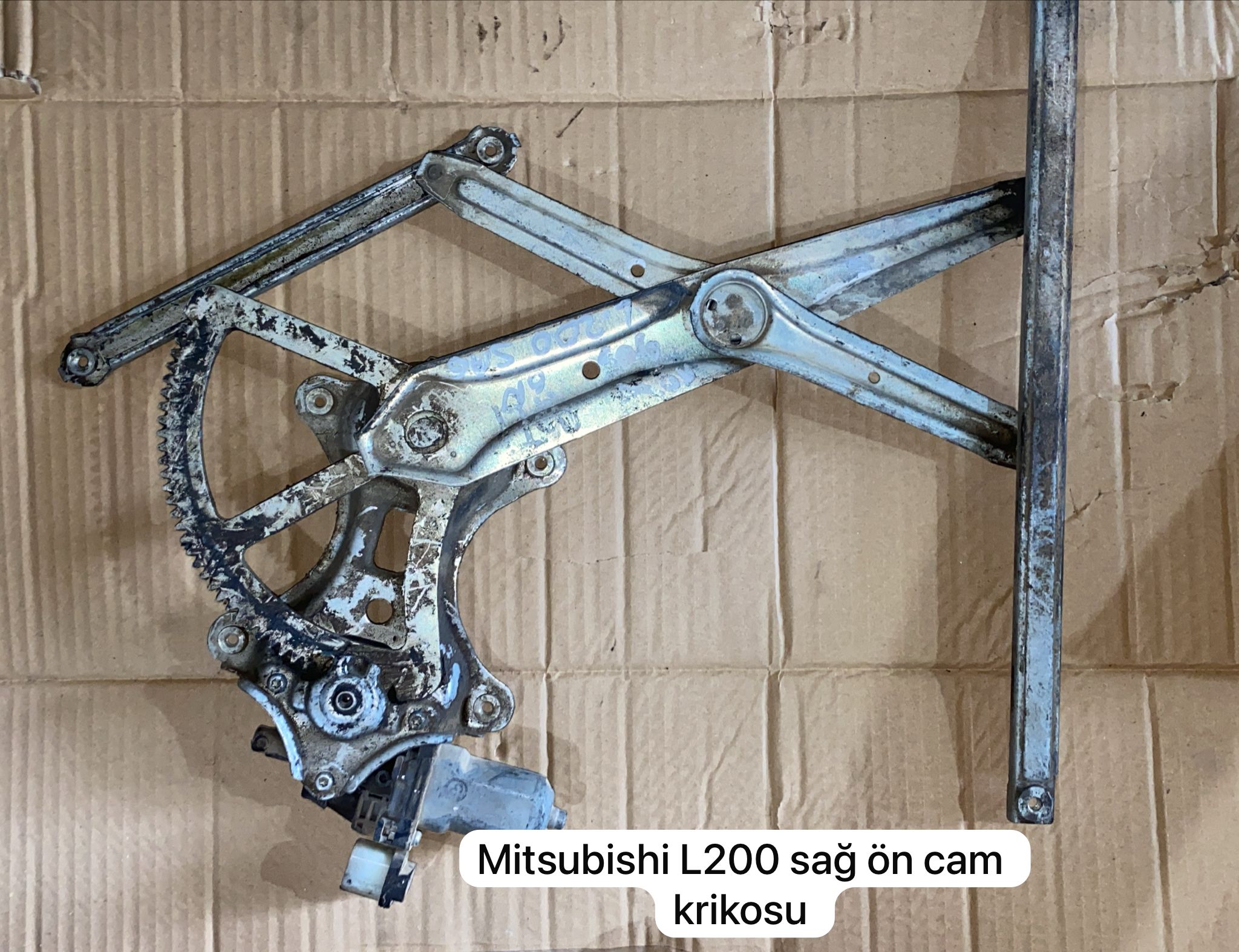 MİTSUBİSHİ L200 SAĞ ÖN CAM KRİKOSU -X14042025-460