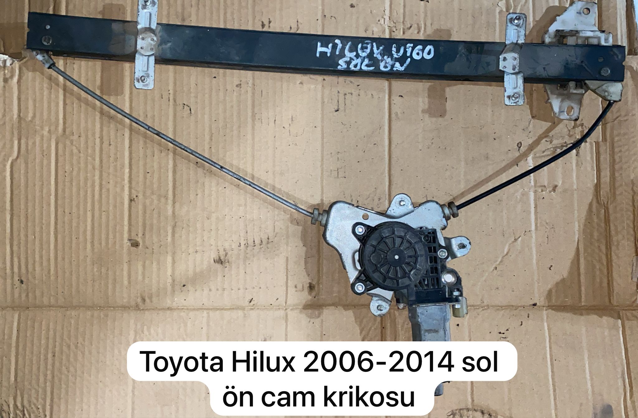 TOYOTA HİLUX SOL ÖN CAM KRİKOSU -X14042025-473