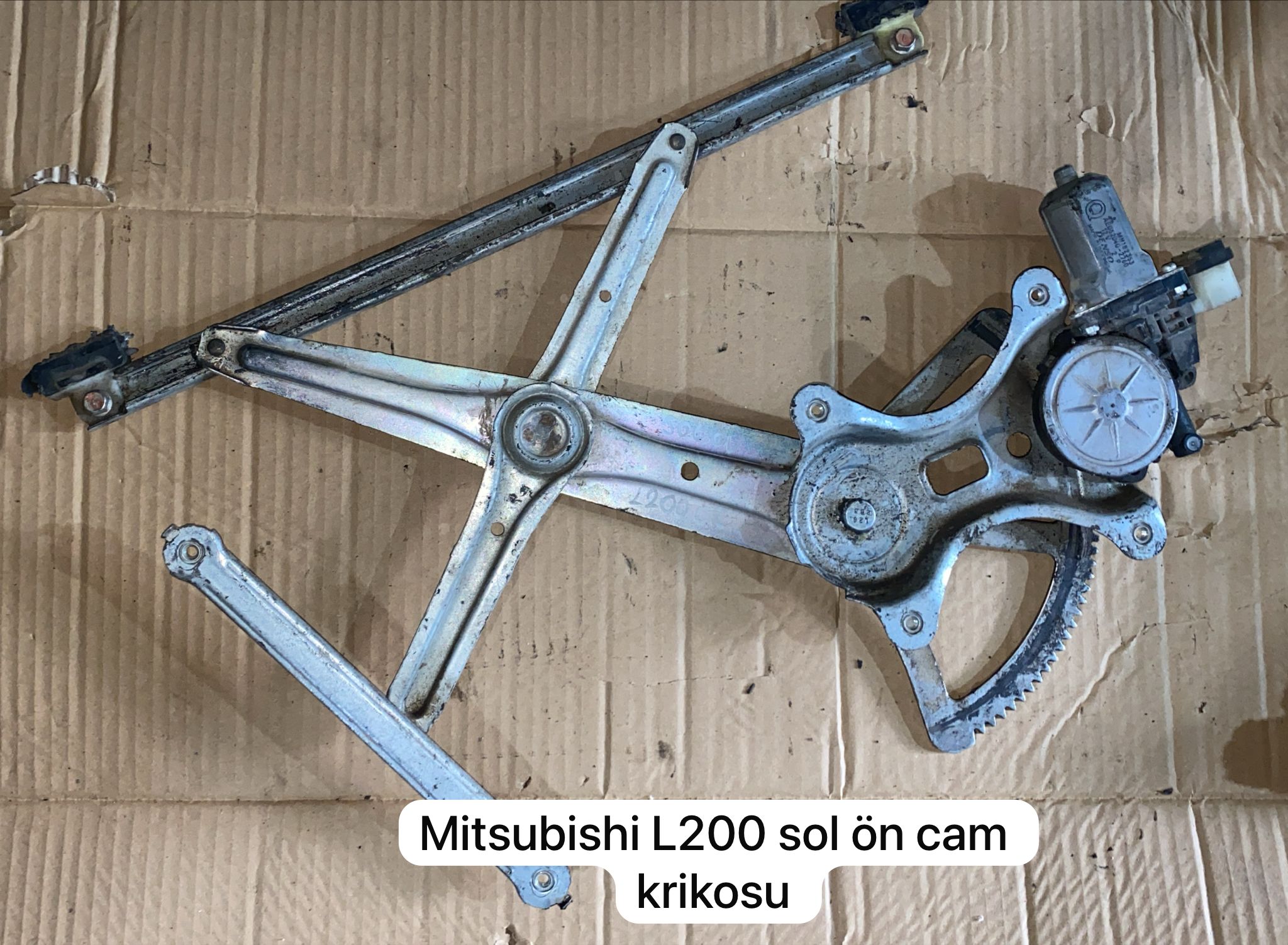 MİTSUBİSHİ L200 SOL ÖN CAM KRİKOSU -X14042025-474