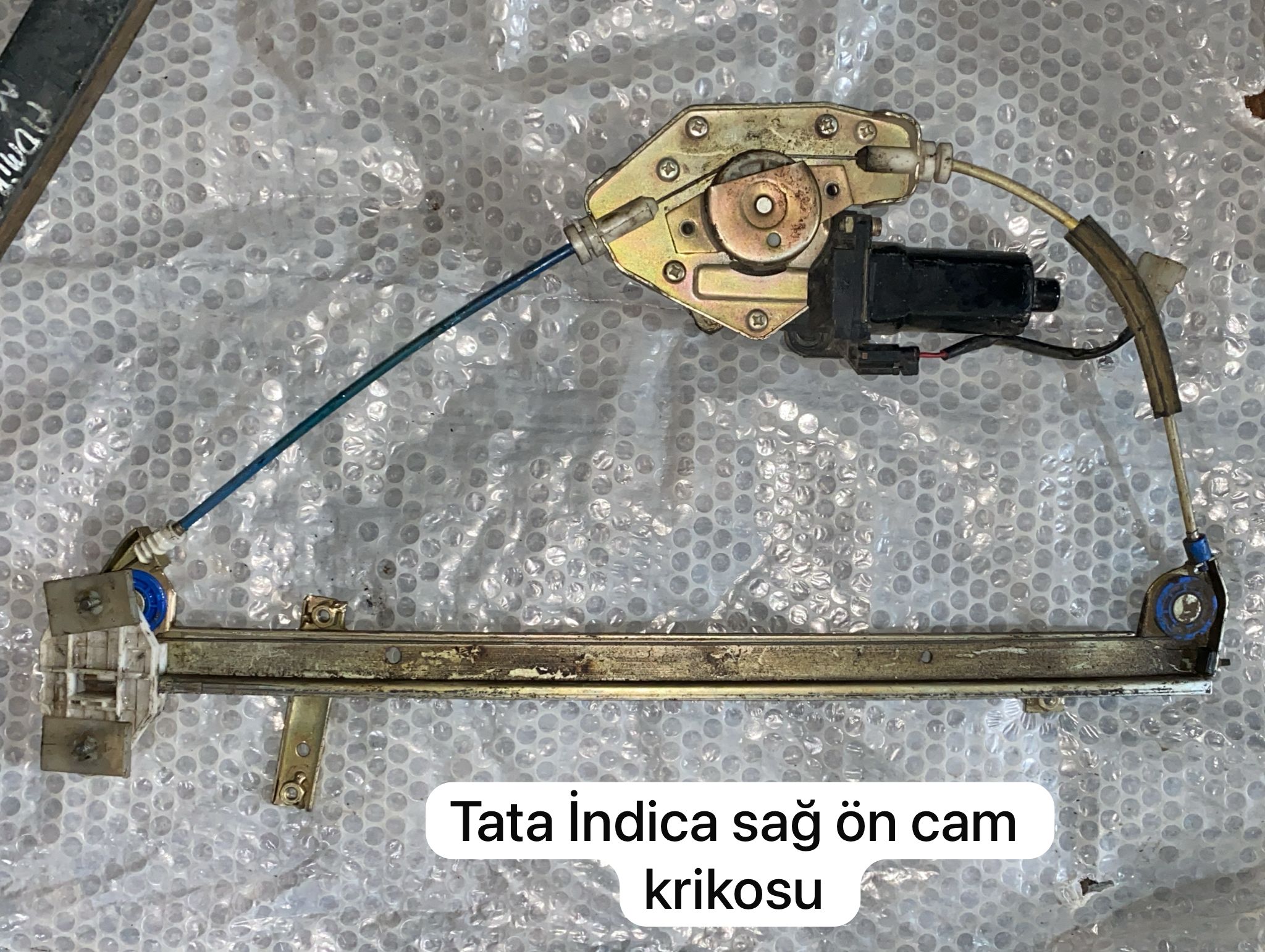 TATA İNDİCA SAĞ ÖN CAM KRİKOSU -X14042025-485