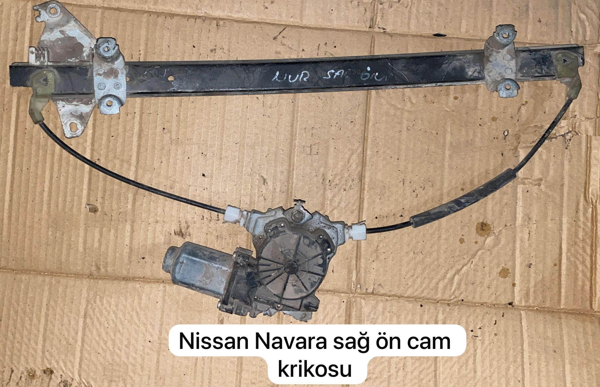 NİSSAN NAVARA SAĞ ÖN CAM KRİKOSU -X14042025-479