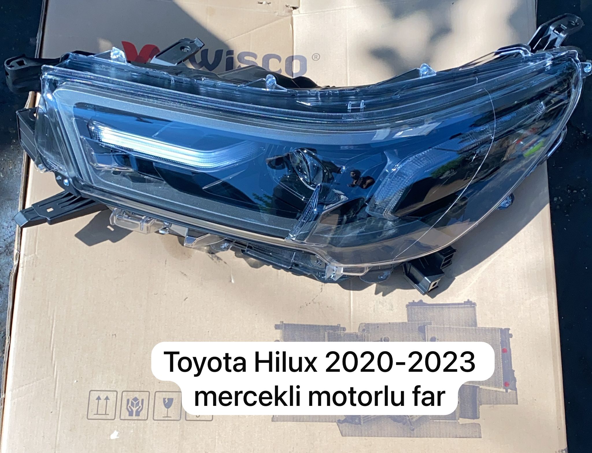 TOYOTA HİLUX 2020-2023 MERCEKLİ MOTORLU FAR -X14042025-2196