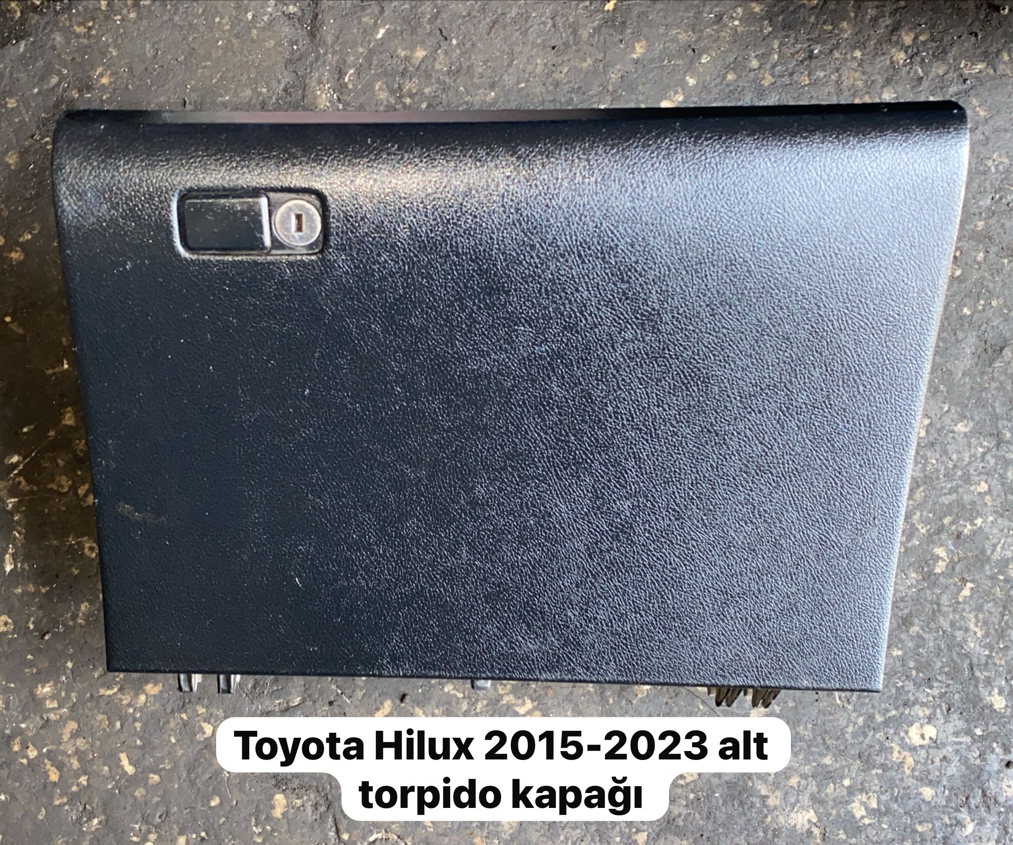 TOYOTA HİLUX 2015-2023 ALT TORPİDO KAPAĞI -X14042025-2867