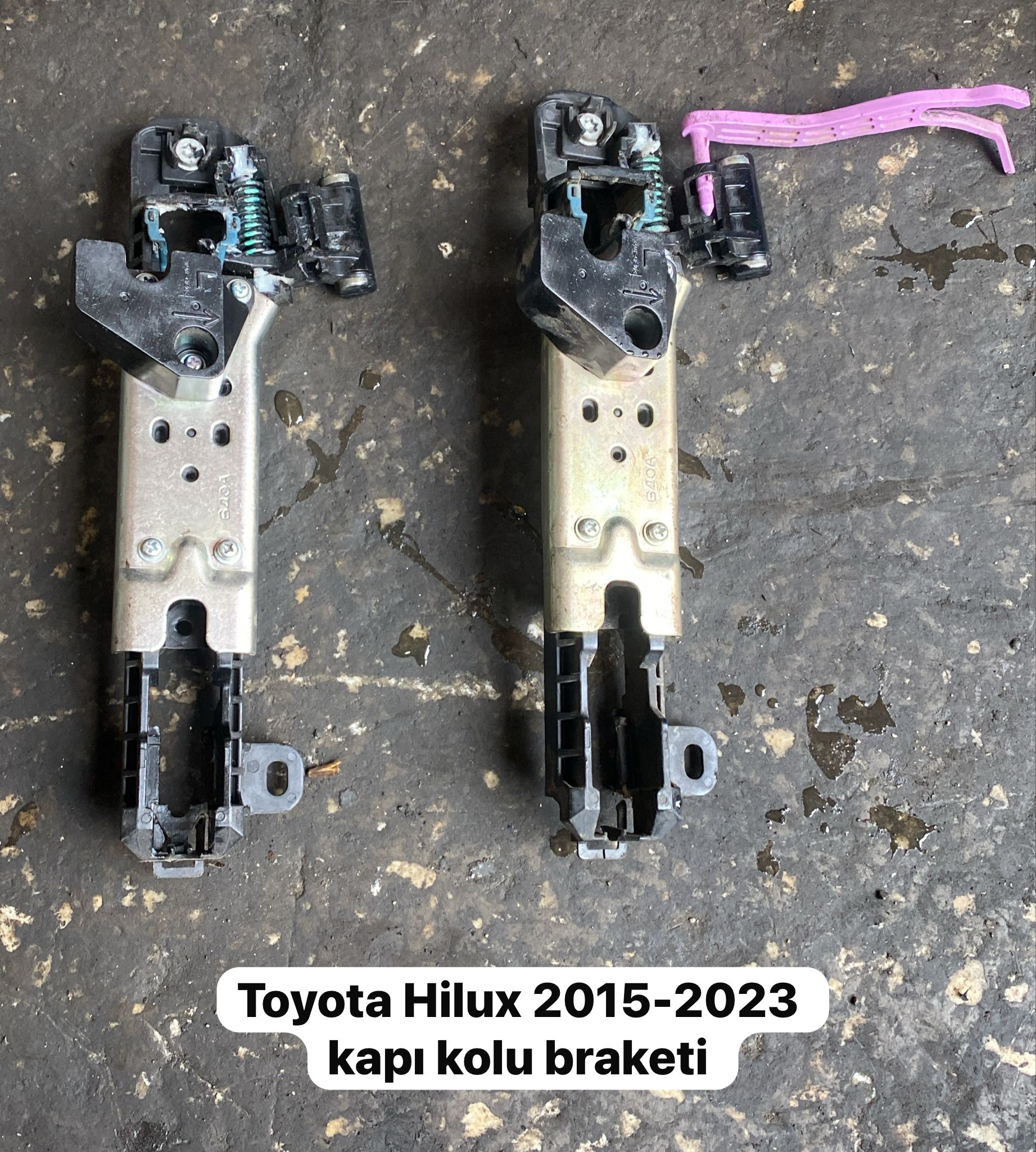 TOYOTA HİLUX 2015-2023 KAPI KOLU BRAKETİ -X14042025-2872