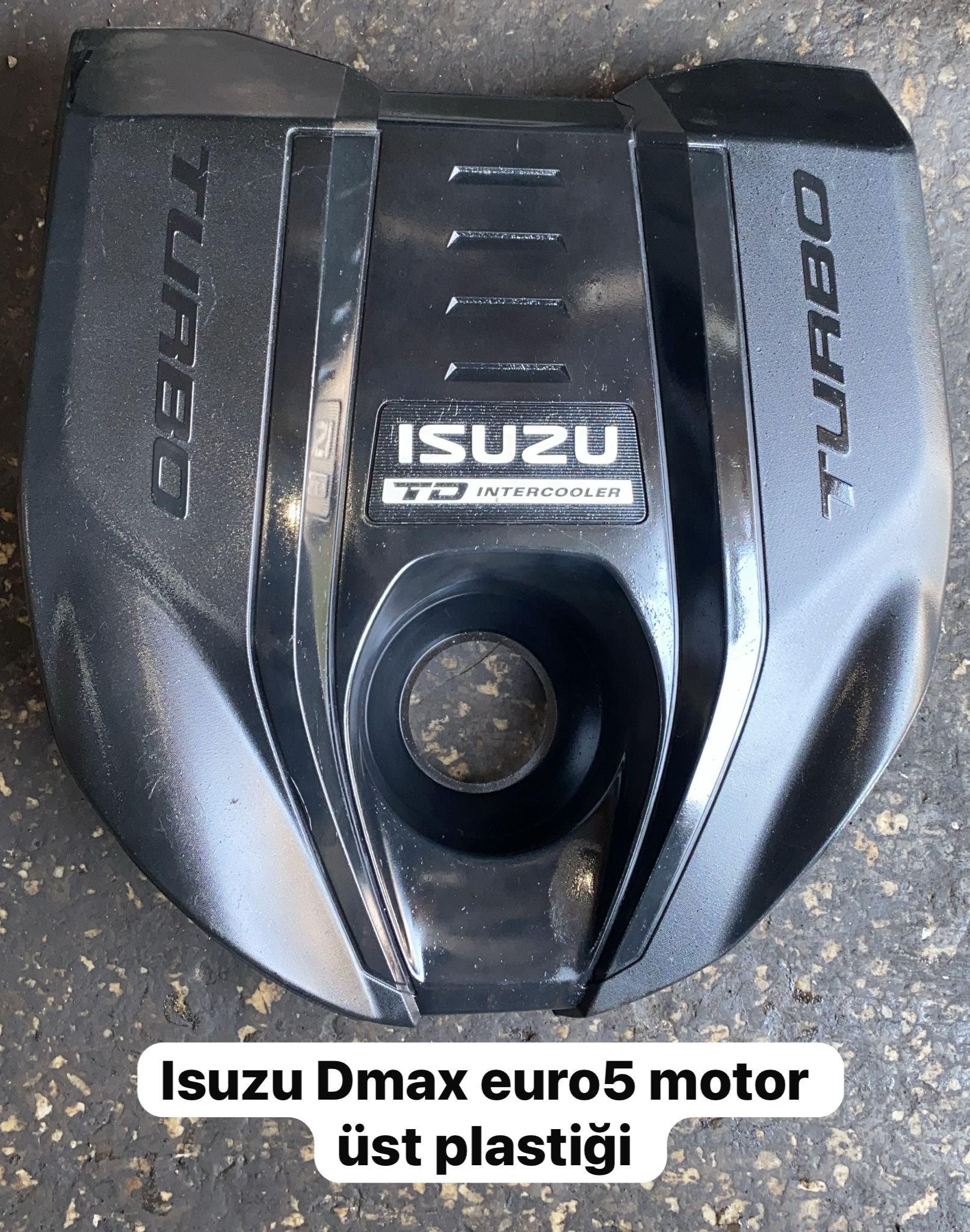 ISUZU DMAX EURO5 MOTOR ÜST PLASTİĞİ -X14042025-2864
