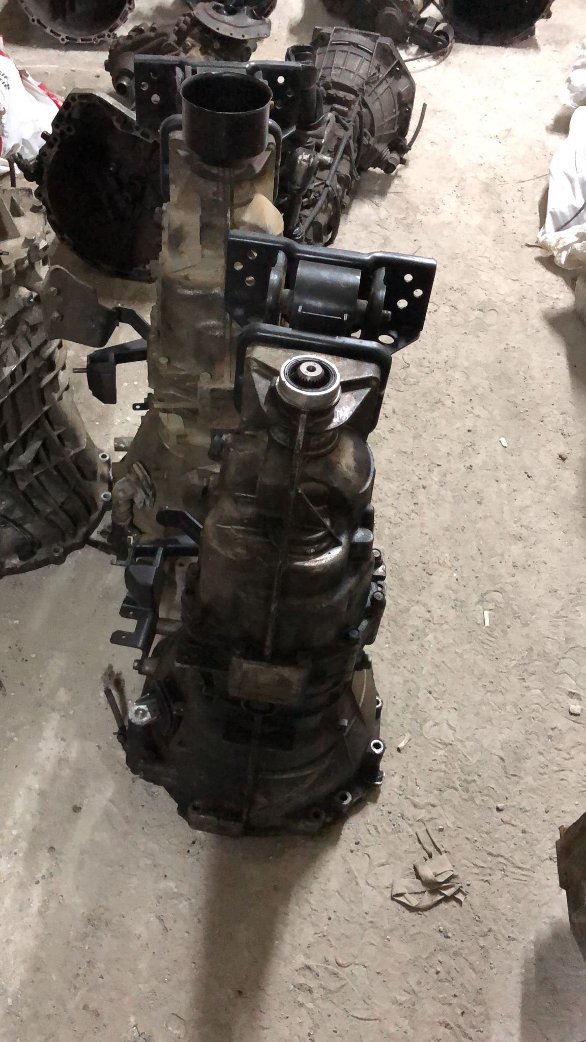 KİA BONGO 2.7  6 İLERİ ÇIKMA ŞANZUMAN -X14042025-4629